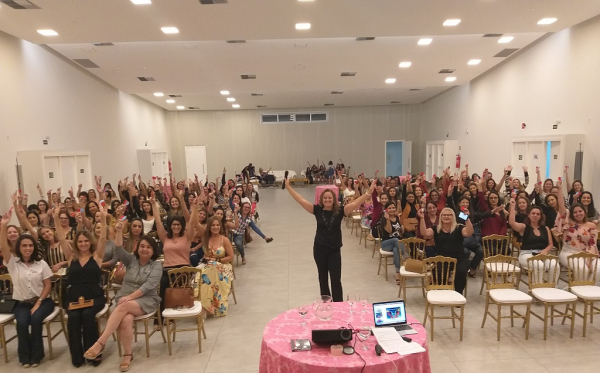 Palestra “Das Raízes ao Resgate da Essência Feminina” reúne grande público.