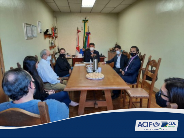 Presidentes ACIF CDL participam de reunião para assinatura do decreto que trata de direitos de liberdade econômica.