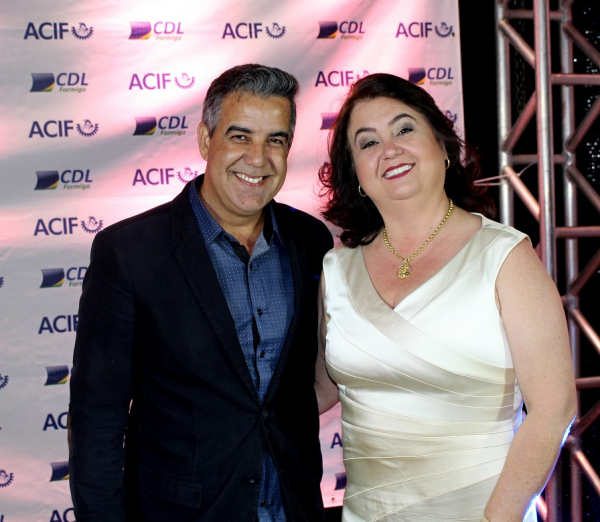 A Presidente da ACIF a Sra. Isabel Cristina Castro Pereira, proprietária da Empresa: Isa Tour e o Presidente da CDL Formiga Sr. Silvino Luciano Silva, proprietário da Empresa: Contabilidade Empresas Luiz e Luciano.