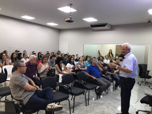 Membros dos conselhos Sicoob Centro-Oeste das agências de Itaúna e Brumadinho na visitando a agência Formiga 