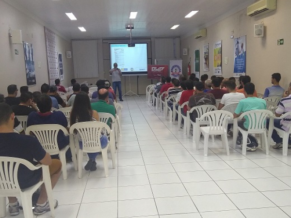 A palestra contou com a presença de 60 participantes