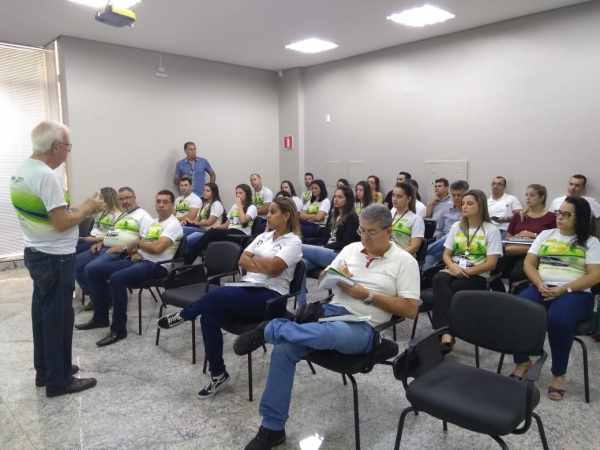 Sicoob Centro-Oeste realiza Café com a Imprensa Formiguense