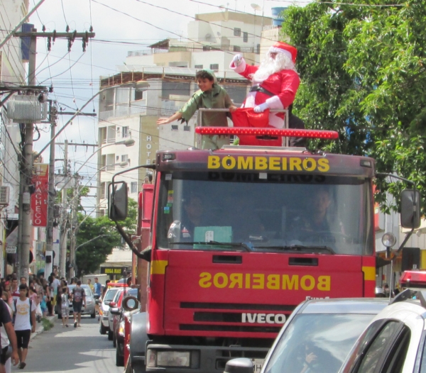 Chegada do Papai Noel supera expectativas da população Formiguense