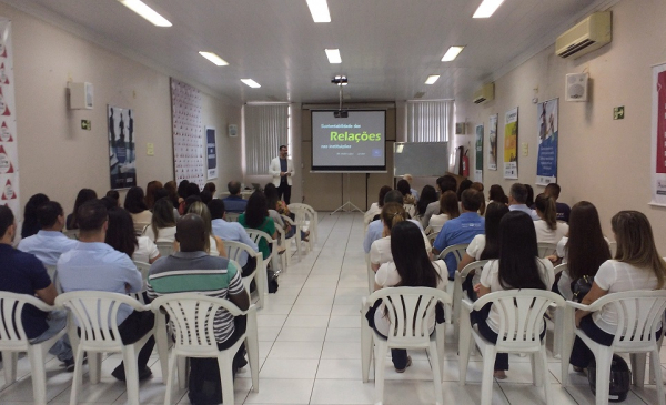 Sicoob Centro Oeste e ACIF/CDL realizam palestra motivacional